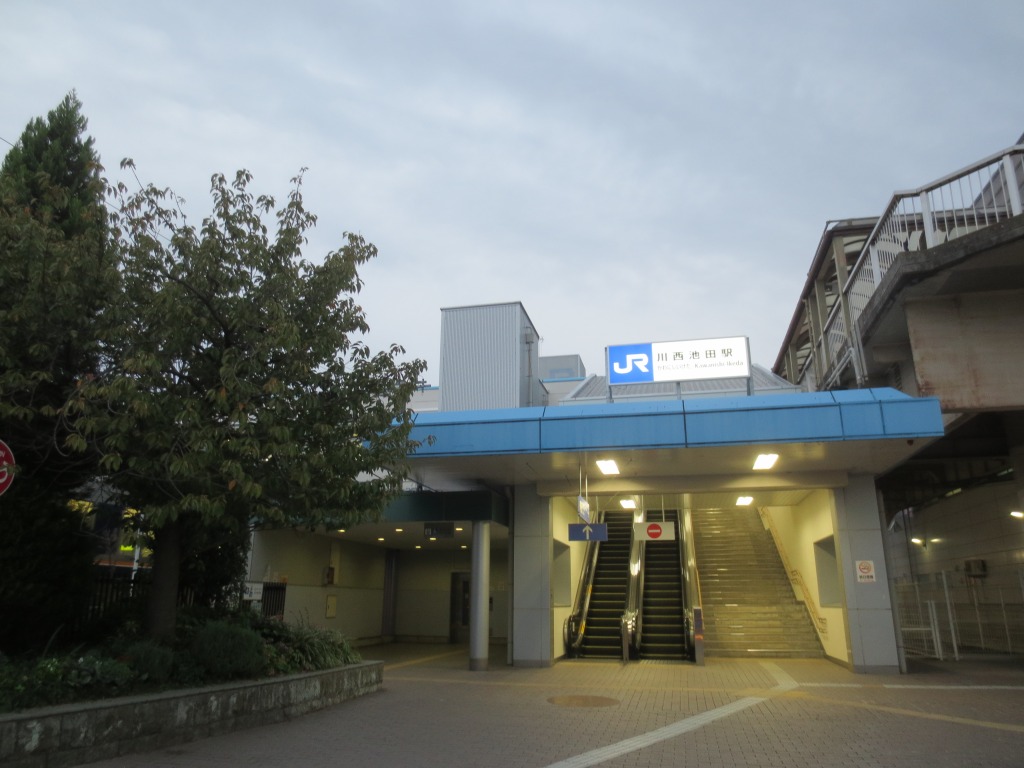 川西池田　駅舎