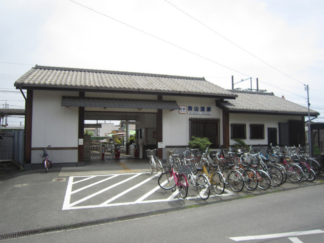 海山道西駅舎