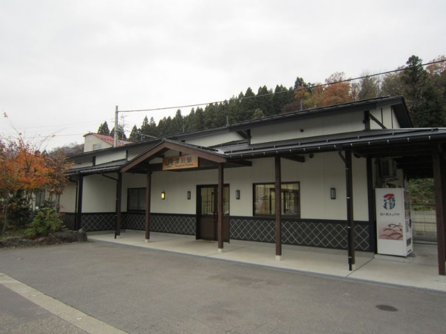 津川駅舎