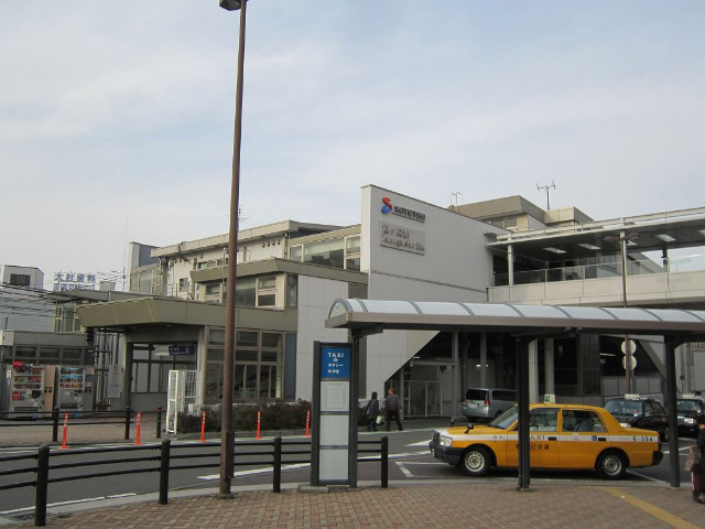 鶴ヶ峰駅舎