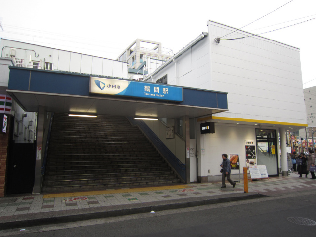 鶴間駅舎